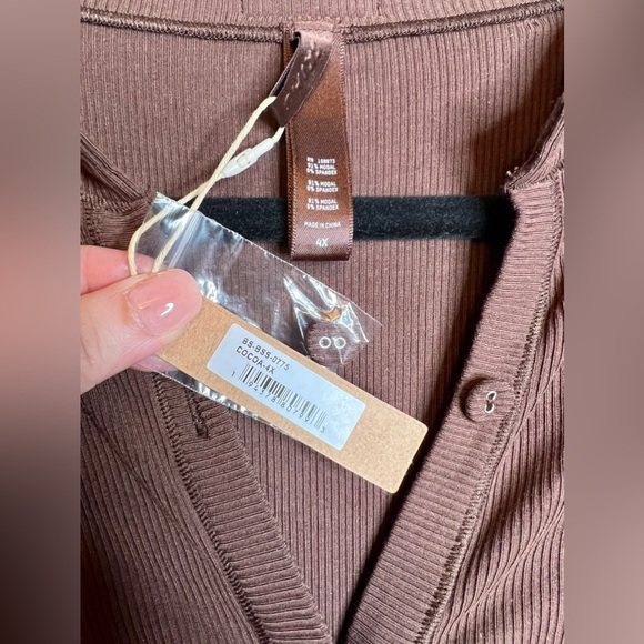 SKIMS Soft Lounge Button Up Henley Onesie - Picture 8 of 13